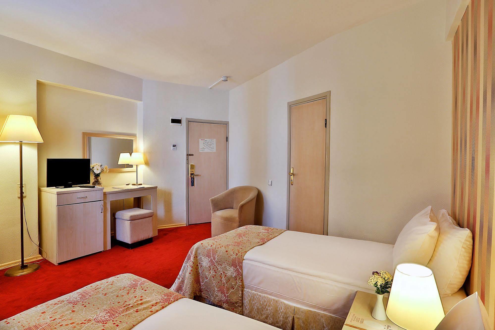 Barin Hotel Истанбул Екстериор снимка